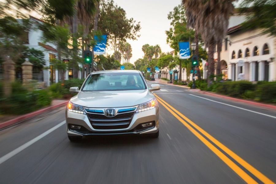  Honda Accord Plug-In Hybrid 2014 года  (фото 68 из 109)